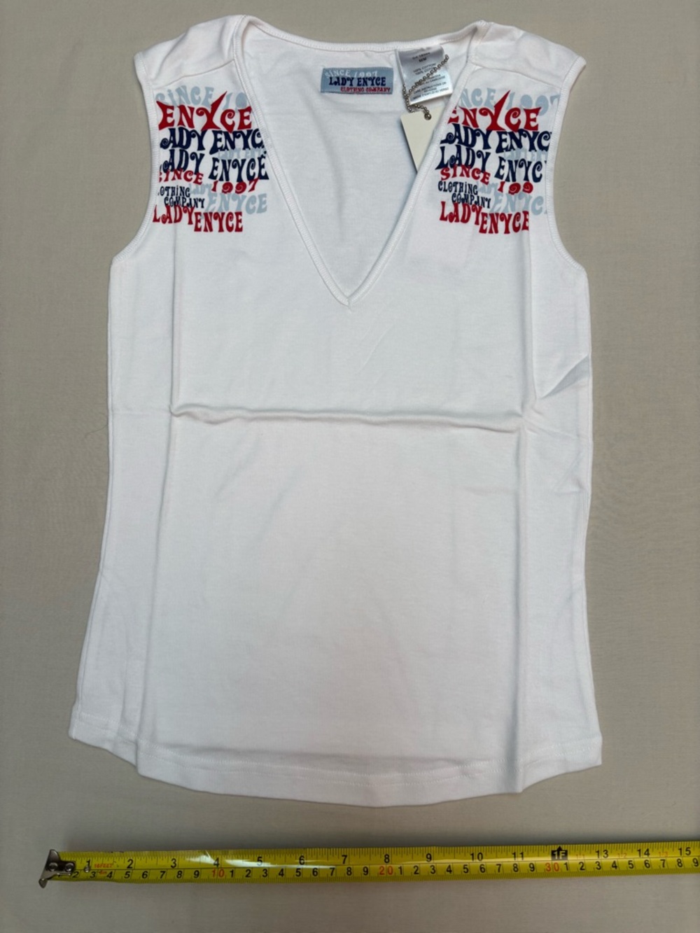 Lady Enyce White Sleeveless V-Neck Graphic Tank size M
